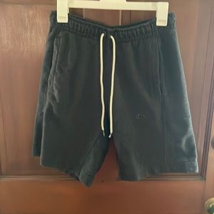 Men’s small Nike sweat shorts with pockets